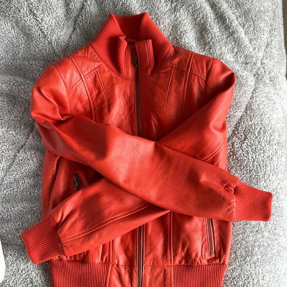 Danier: Leather Bomber Jacket - Size 2XS - Picture 12 of 13